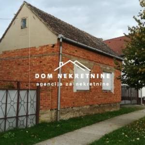 PRODAJE SE KUĆA SA VELIKIM ZEMLJIŠTEM U SLAVONSKOM BRODU