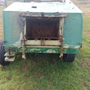 Prodajem balirku i sijačicu