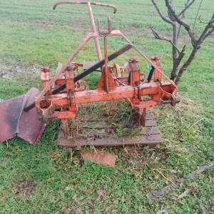 Prodajem balirku i sijačicu