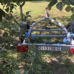 Prodajem gliser sa  prikolicom