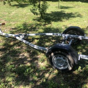 Prodajem gliser sa  prikolicom