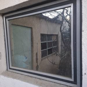 prodajem metalni prozor ispravan