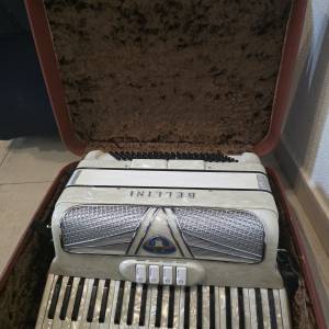 Prodajem u jako dobrom stanju .