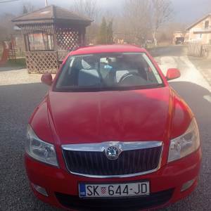 ŠKODA OKTAVIA CARAVAN S UGRAĐENOM KUKOM
