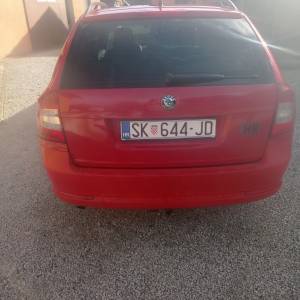 ŠKODA OKTAVIA CARAVAN S UGRAĐENOM KUKOM