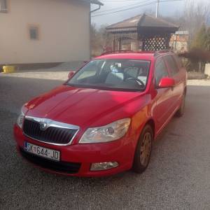 ŠKODA OKTAVIA CARAVAN S UGRAĐENOM KUKOM