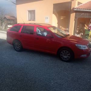 ŠKODA OKTAVIA CARAVAN S UGRAĐENOM KUKOM