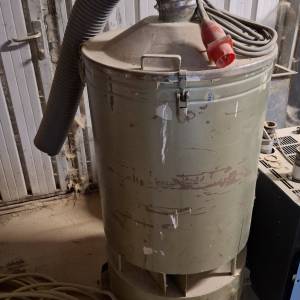 Stari stolarski usisavač za piljevinu