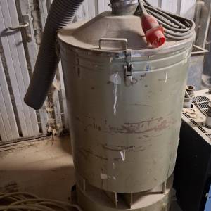 Stari stolarski usisavač za piljevinu