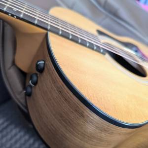 Taylor 114e gitara, top, torba