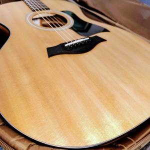 Taylor 114e gitara, top, torba