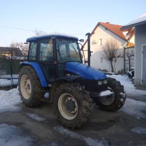 TRAKTOR NEW HOLAND  95