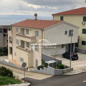 U MAKARSKOJ ️ PRODAJE SE KUĆA SA 4 APARTMANA 