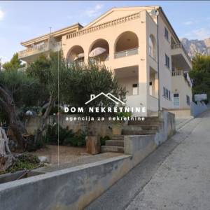 U MAKARSKOJ ️ PRODAJE SE KUĆA SA 4 APARTMANA 