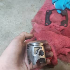 Usluge popravka cross motora, enduro motora i quadova.