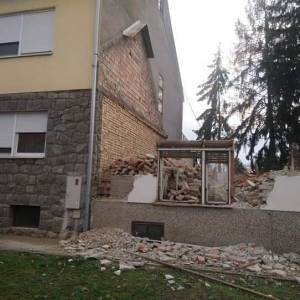 USLUZNO RUSIMO STARE OBJEKTE