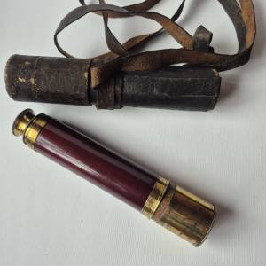 Antikni teleskop/mikroskop s kompasom