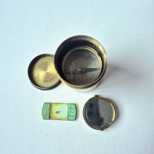 Antikni teleskop/mikroskop s kompasom