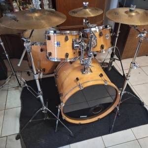 Bubnjevi Yamaha Stage Custon