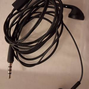 Crne slusalice za mobitel.