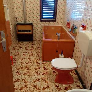 Etažni stan u kući