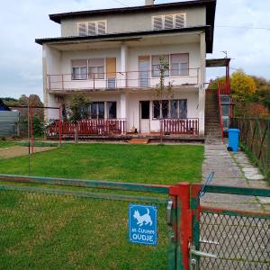 Etažni stan u kući