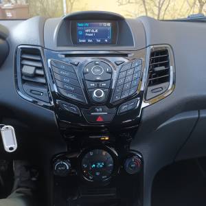 Ford Fiesta 1.5 DCi  Titanium Digitalna klima,Servisna knjiga