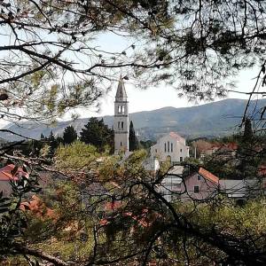 Hvar građevinsko zemljište sa idejnim projektom BEZ PROVIZIJE