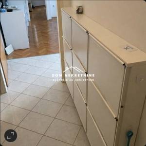 IZNAJMLJUJE SE STAN U MAKARSKOJ