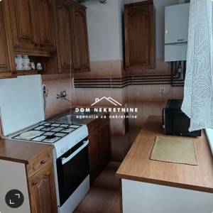 IZNAJMLJUJE SE TROSOBNI STAN U OSIJEKU U CENTRU GRADA