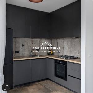 IZNAJMLJUJE SE TROSOBNI STAN U ZAGREBU ( BLATO )