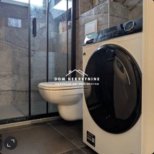 IZNAJMLJUJE SE TROSOBNI STAN U ZAGREBU ( BLATO )