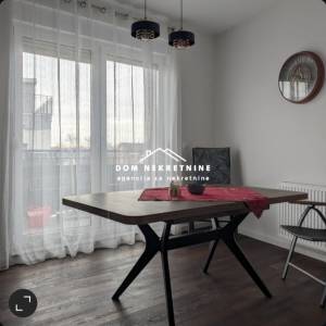 IZNAJMLJUJE SE TROSOBNI STAN U ZAGREBU ( BLATO )