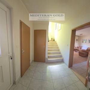 Kaštel Lukšić, kuća u nizu za prodaju