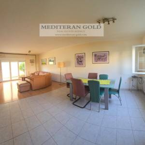 Kaštel Lukšić, kuća u nizu za prodaju