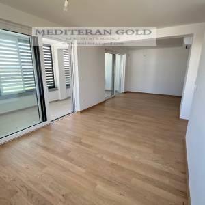 Kaštel Štafilić, novogradnja, trosoban stan blizu mora