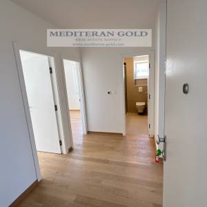 Kaštel Štafilić, novogradnja, trosoban stan blizu mora