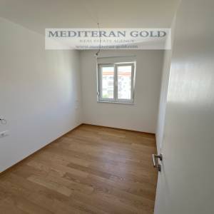 Kaštel Štafilić, novogradnja, trosoban stan blizu mora