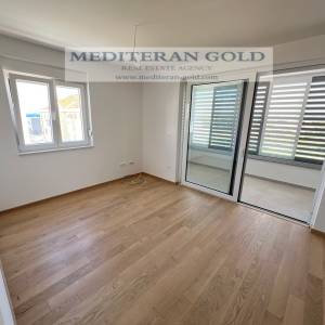 Kaštel Štafilić, novogradnja, trosoban stan blizu mora