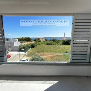 Kaštel Štafilić, novogradnja, trosoban stan blizu mora