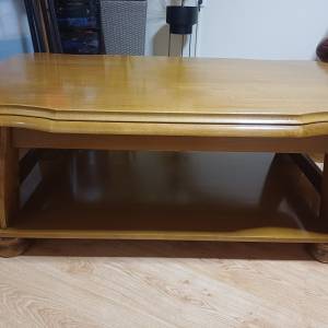 Kožna garnitura + stolić