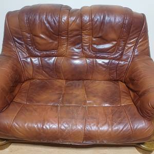 Kožna garnitura + stolić