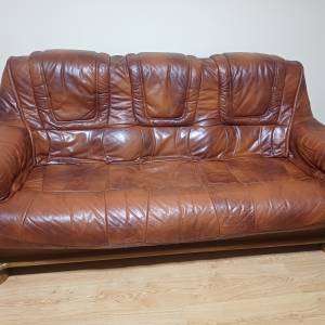 Kožna garnitura + stolić