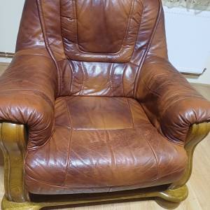 Kožna garnitura + stolić