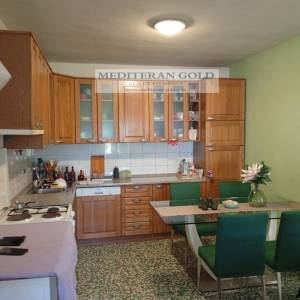 Kuća za prodaju, Kaštel Kambelovac, veliko zemljište