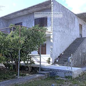 Kuća za prodaju, Kaštel Kambelovac, veliko zemljište