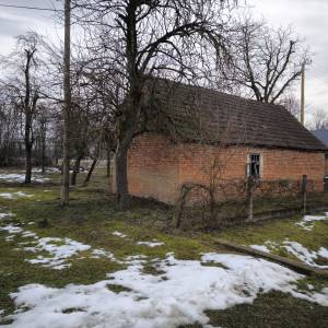 Kuća za rušenje, dvorište, vrt, voćnjak, oranica- imanje u Beljevini