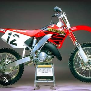 Kupujem neispravnu Hondu Cr 125