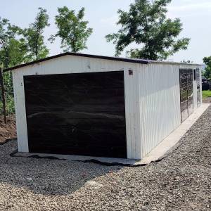 Metalna garaža 3,5x12m – bijela/tamnosmeđa