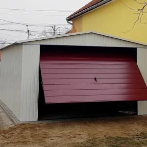 Metalna garaža 4×6 m – bijela / trula višnja mat